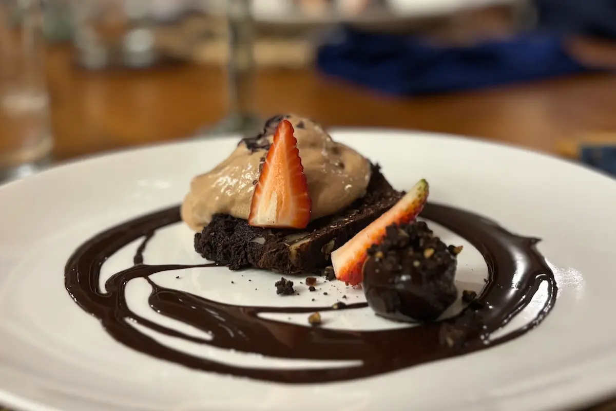 Elegant chocolate brownie dessert with strawberries served at Kite Sisters women's kiteboarding camp Peru.